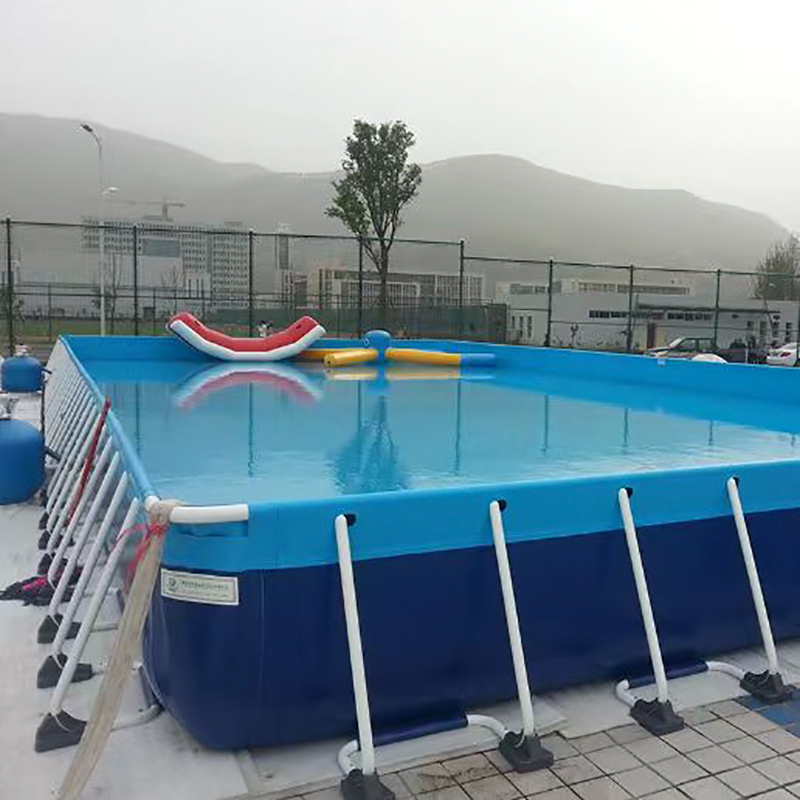 PVC-belagt polyesterstof til swimmingpool med metalramme over jorden